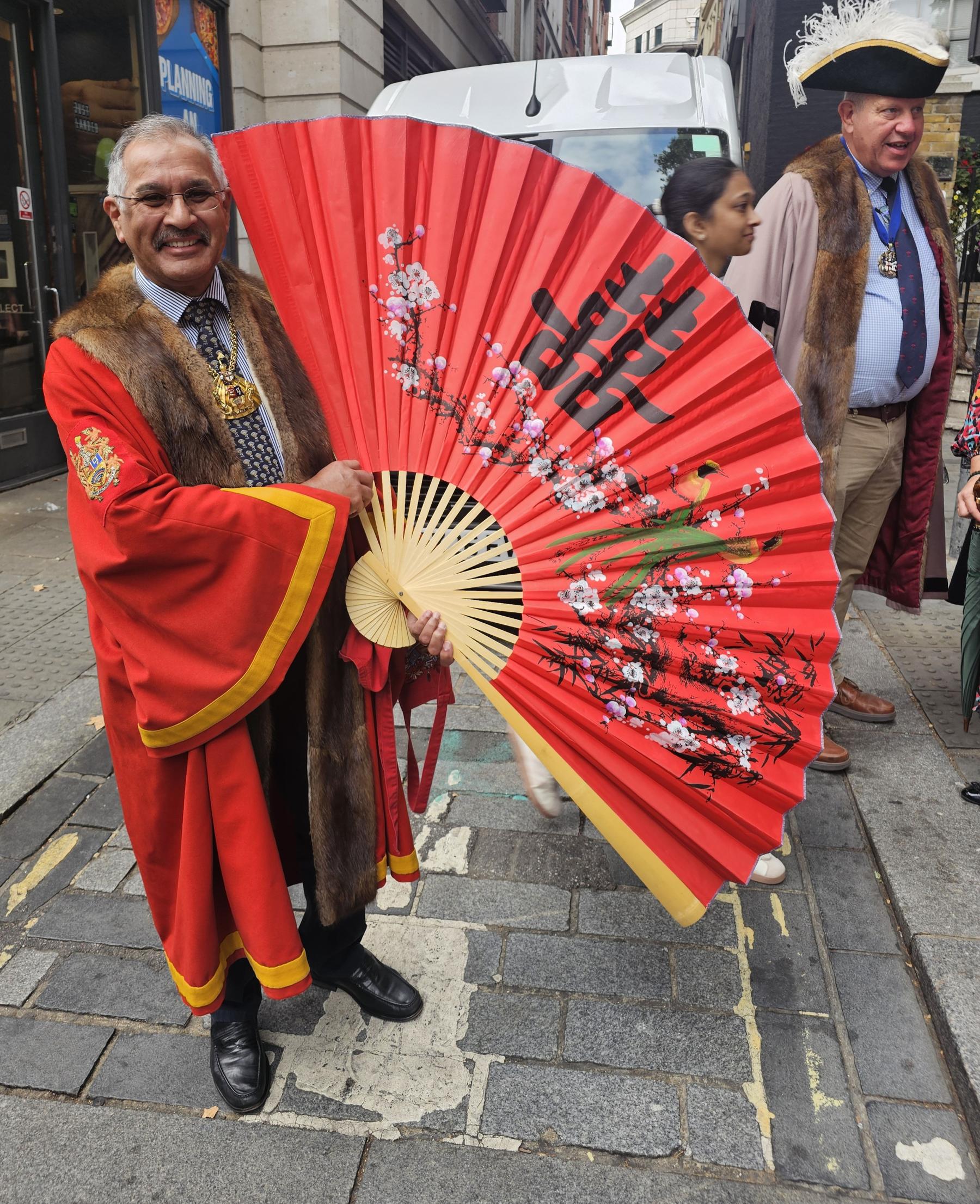 Master Fanmaker Southwark Bridge